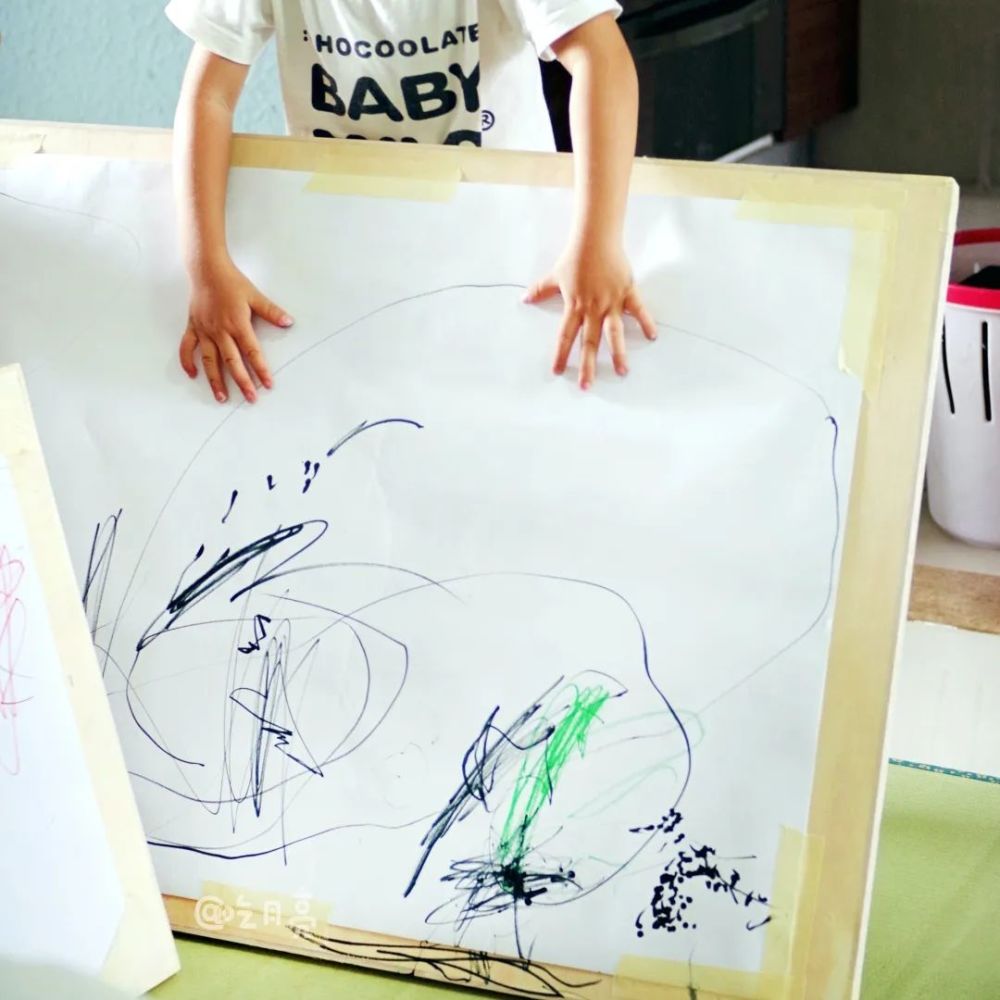 "别人家的同龄孩子能画好多东西了,为什么我家的还是乱画."