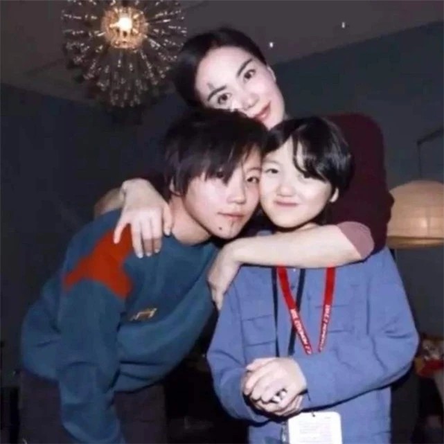 唯一一位整容不被骂的星二代,14岁李嫣兔唇治好后,撞脸天后妈妈王菲!