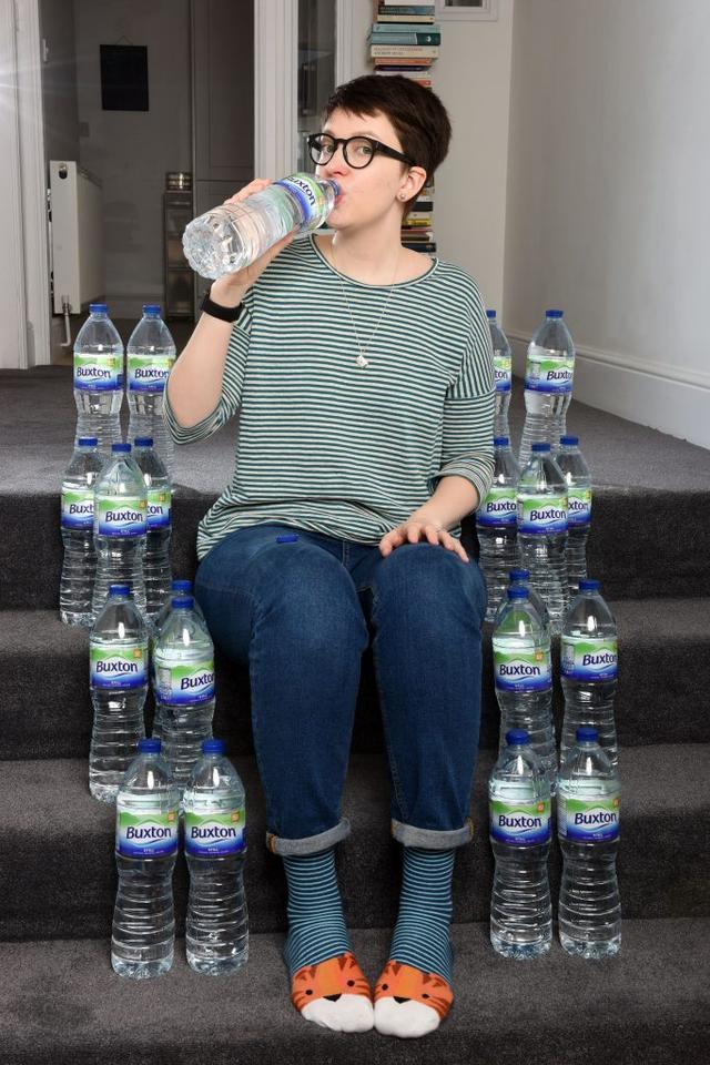 英女子一直口渴每天喝水30升,送医院才知患糖尿病,活不过当晚