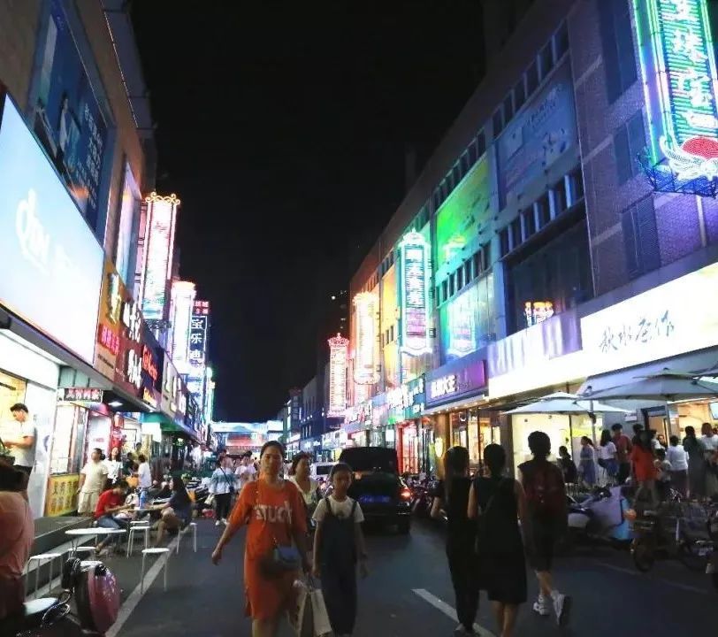 天发广场小吃gai