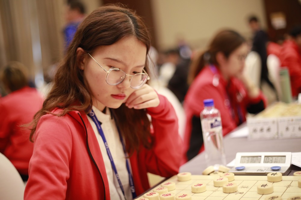 "女子象棋第一人"唐丹率先杀入决赛