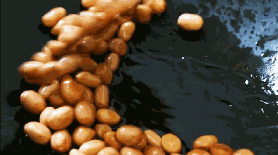 炒花生米,多加一样东西,更酥脆