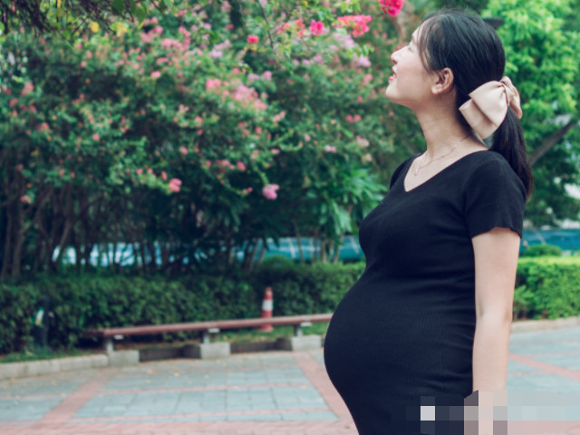 孕期孕妇若有这3种症状,说明子宫内"羊水质量"很好,偷