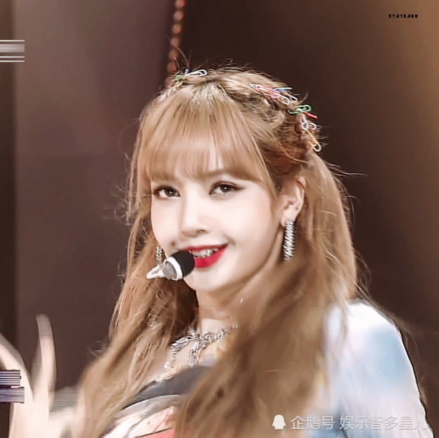 lisa做节目导师,被选手打动哭到脱妆,后期p图师都没法