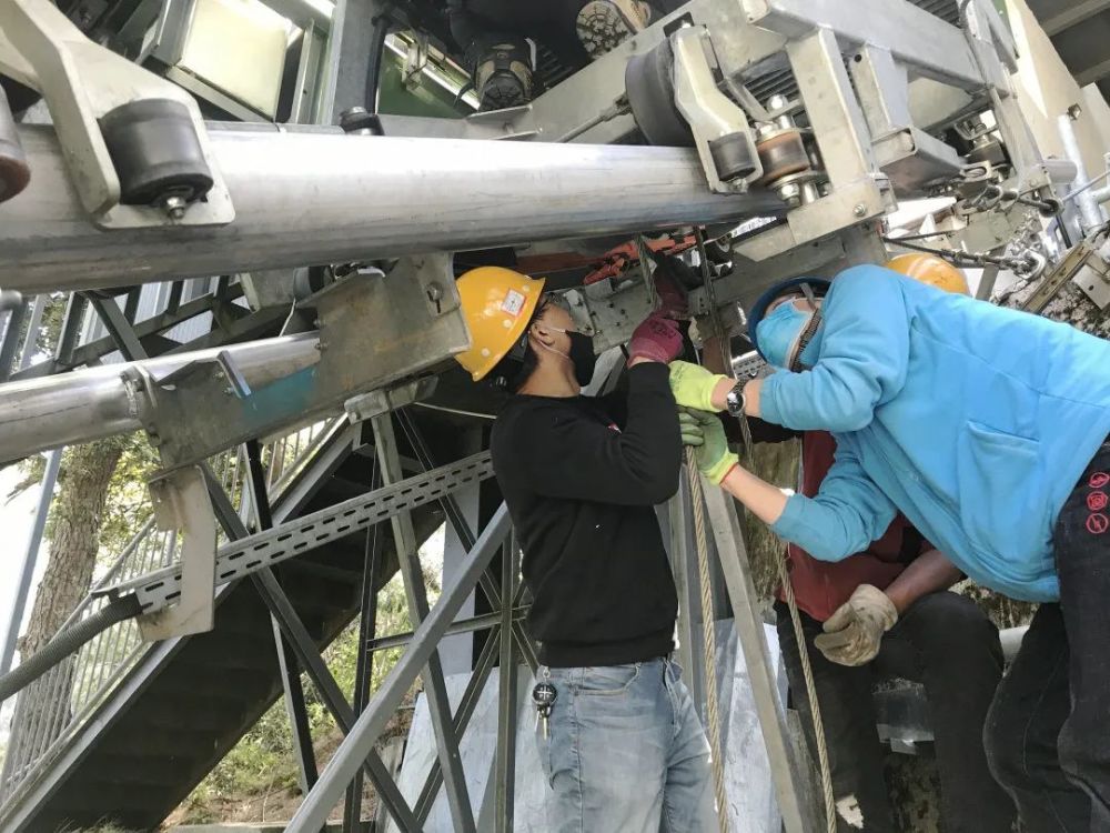 索道运营管理中心完成七龙女池观光车钢丝绳更换工作