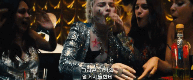 虽然已经是横行霸道的哥谭女王,但她也是小丑的忠心舔狗,分手之后的