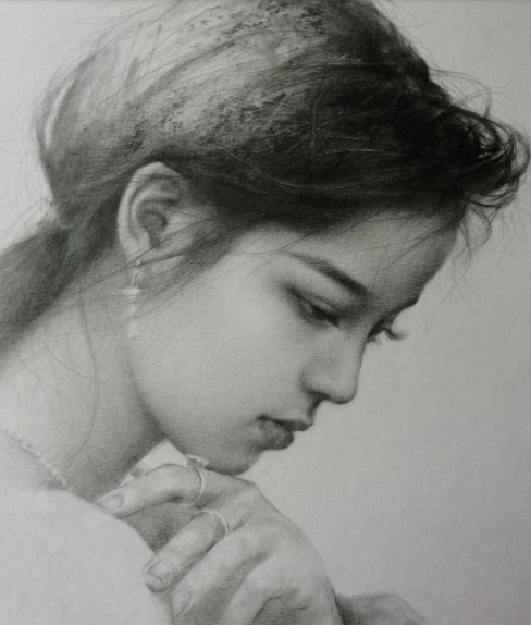 素描师在白纸上画欧阳娜娜,第一眼:是黑粉?看到成品粉丝想拜师