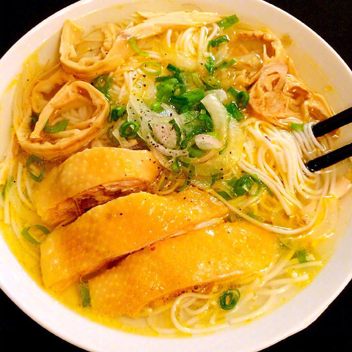 嗦一口面吃一块鸡肉,真香