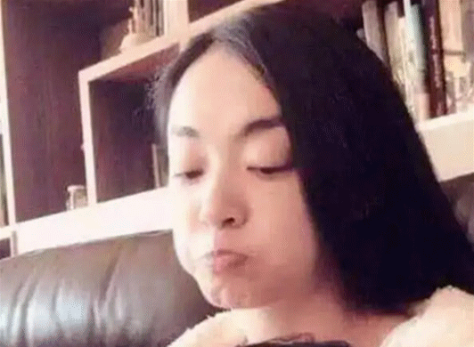 "完成逆袭"如果说16年前的龅牙珍是非常丑的话,那么如今的陈凯师可以