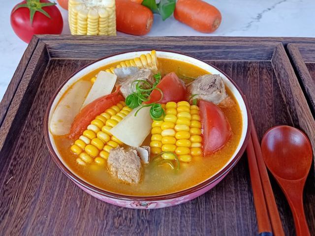 番茄玉米排骨汤,一开锅就下番茄?此做法入味又鲜香