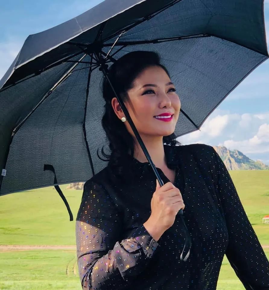 蒙古著名歌手敖特根吉日嘎拉访谈:岁月中的成长路程