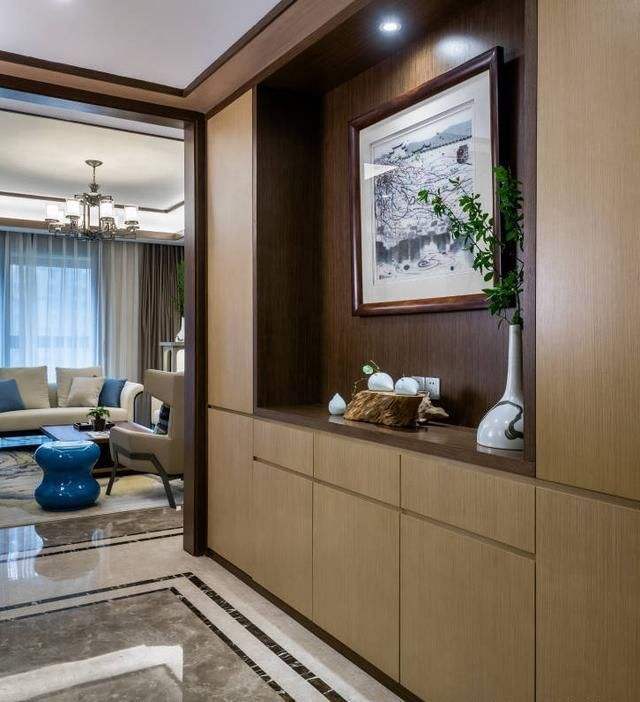 风水大师看邻居家玄关直摇头,不撤了这东西,就是和钱过不去