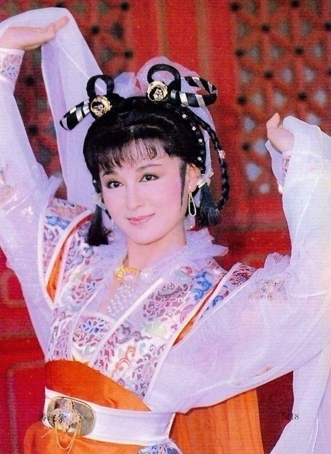 台版"小龙女"潘迎紫近照,70岁容颜不老似少女,不输65岁赵雅芝