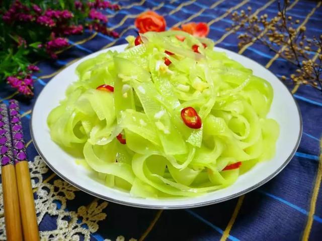 凉拌莴笋