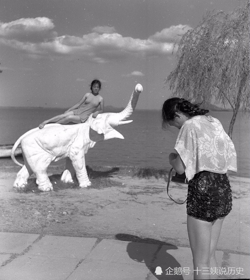 60年代中国老照片:火红的时代,人们激情四射,年轻人比