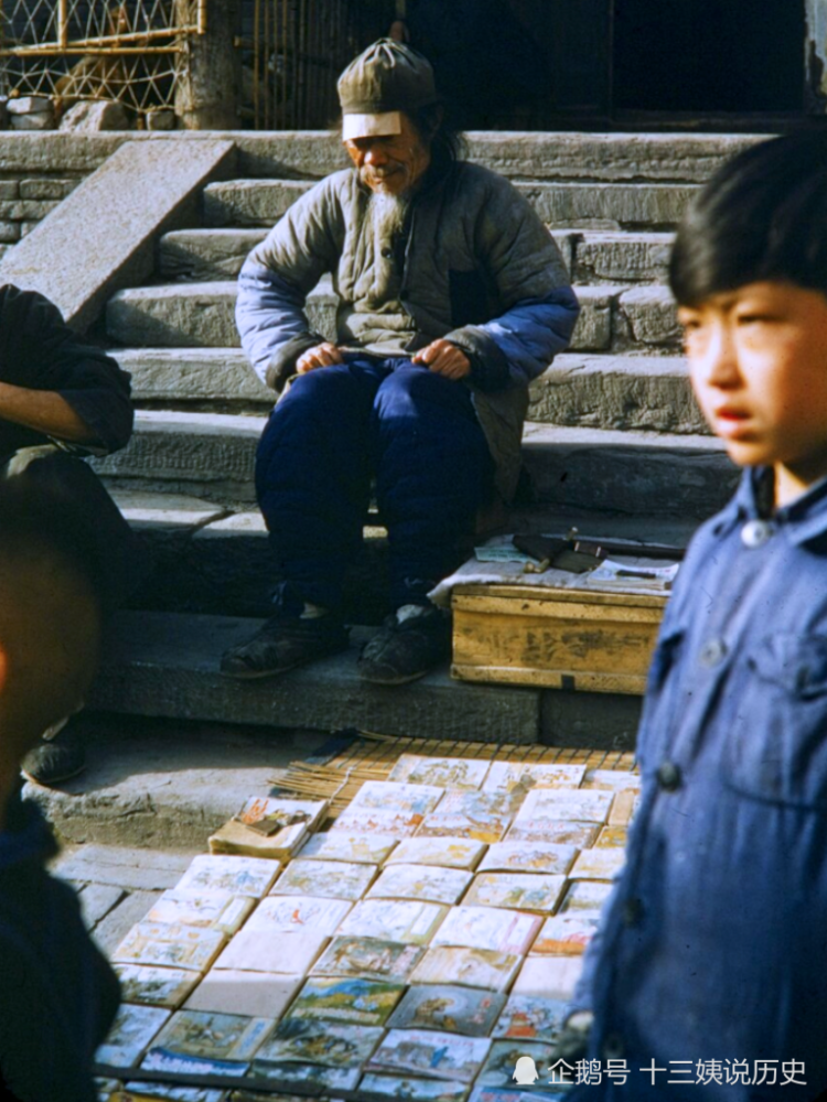60年代中国老照片:火红的时代,人们激情四射,年轻人比