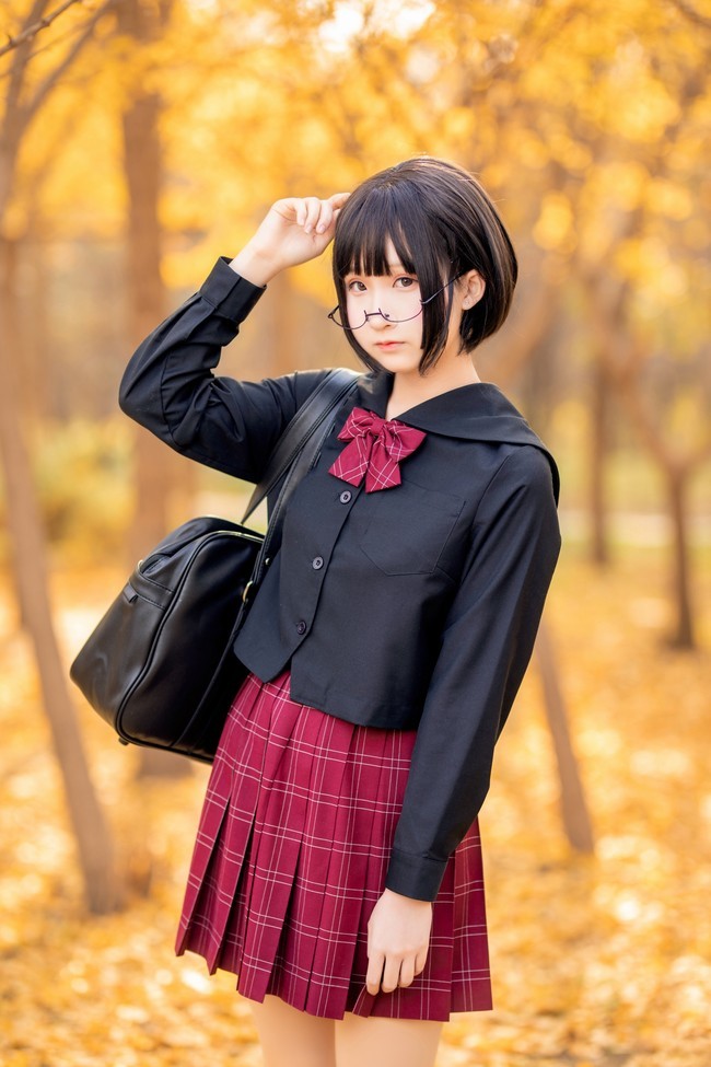 二次元jk制服:学长你喜欢戴眼镜短头发穿jk制服的美少女吗