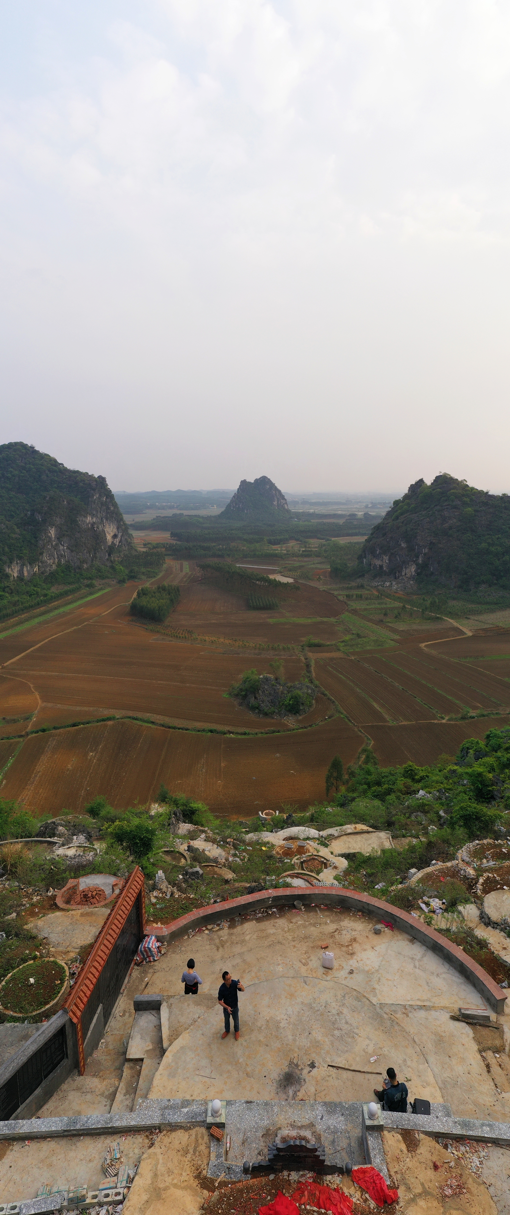 来龙霸气十足的风水宝地,猛虎擒羊地,广西韦氏祖千三景宗公福地