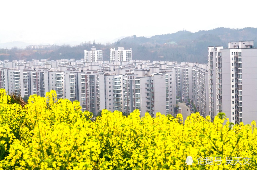 图为2020年3月15日,宁强县高寨子街道办筒车河安置点一角.