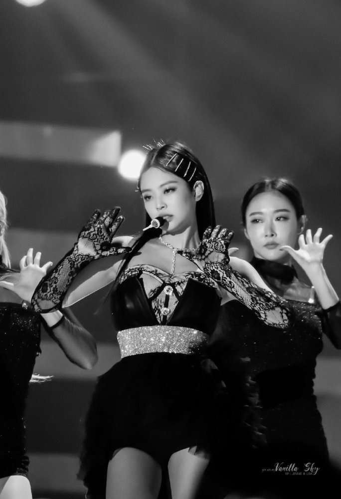 舞台上的又飒又a的jennie——可爱不失性感的小野猫!