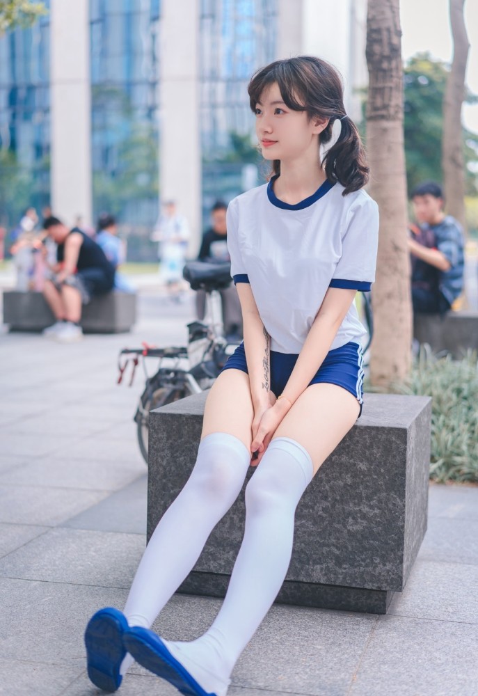 白丝过膝袜和体操服cosplay中的经典