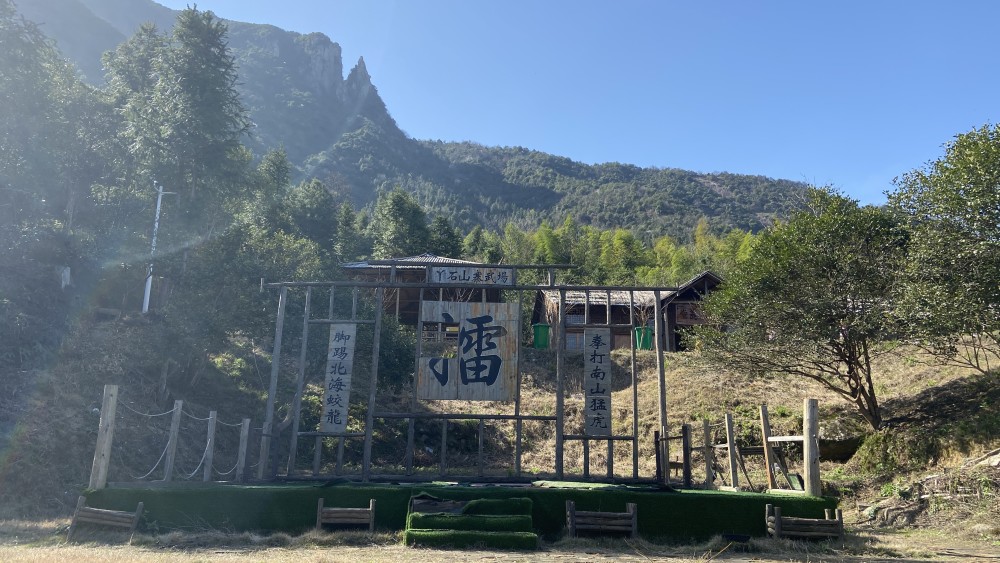 上饶横峰大山深处有个土匪山寨,名叫"丫石山寨",当年已被红军清剿