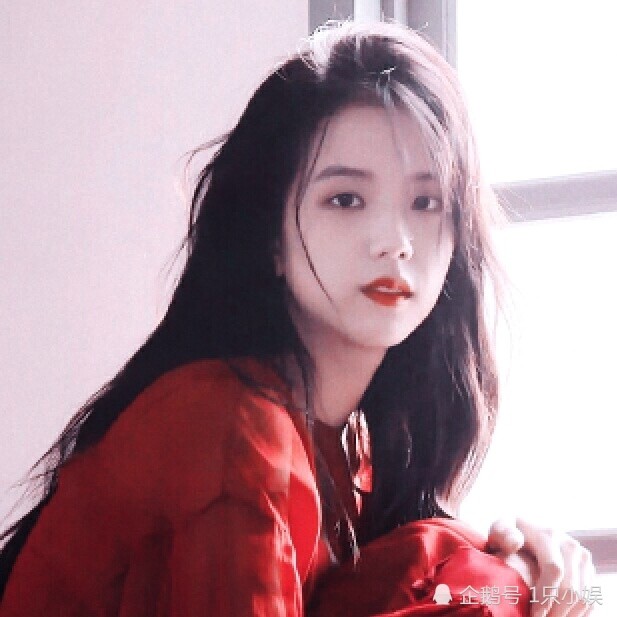 中国鞠婧祎和韩国金智秀,同穿一袭红衣,那么谁更惊艳?