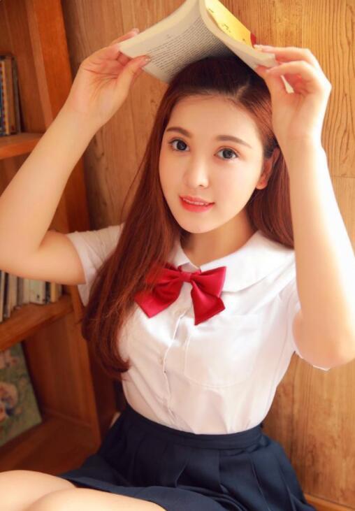 清纯甜美学生妹,美女校花居家校服写真