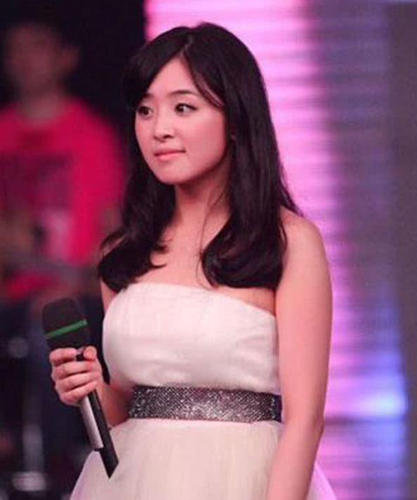 宝藏女孩张含韵,被结婚,本人微博否认恋情,成熟努力的
