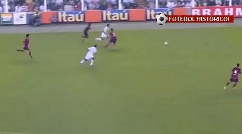 内马尔沿边路狂奔,利用速度生吃对手,突入禁区后制造了点球.