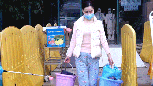 那个被感染的急诊科女护士,48天后终于出院了!