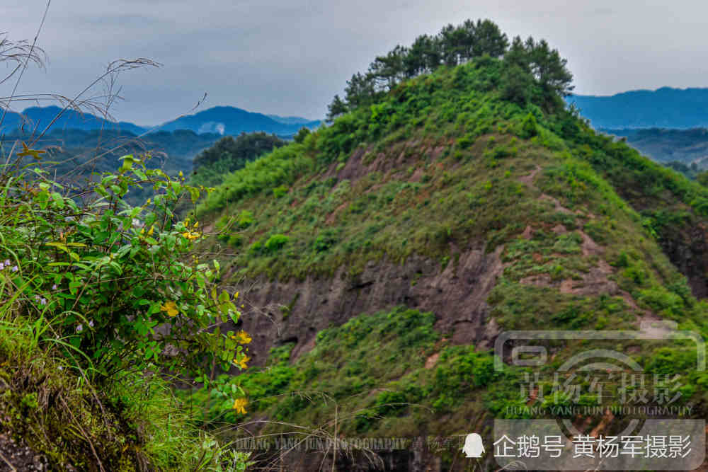 赣州于都县小溪乡,绵延青山美丽的自然风光,秀美小溪景色如画