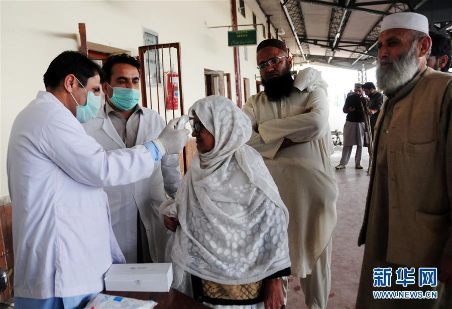 巴基斯坦政府13日宣布升级全国范围内的疫情防控措施,包括所有教育