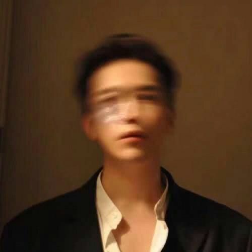 男生头像:与其互为人间,不如自成宇宙