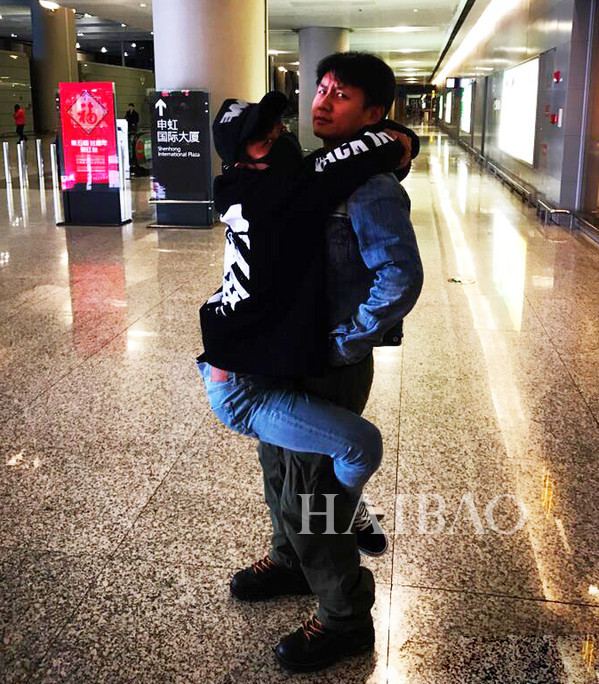 杨紫秦俊杰公布恋情发 丑照 ,张一山微博被攻陷