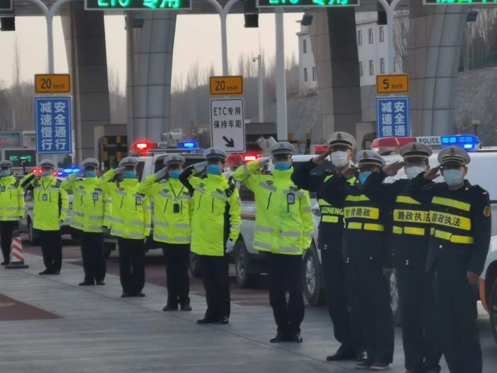 交警最高礼遇迎接英雄回家!