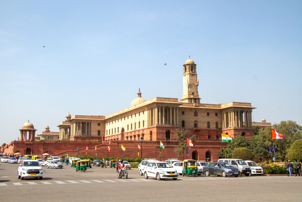 印度首都德里最美的大道,印度门和总统府遥遥相望,游客络绎不绝