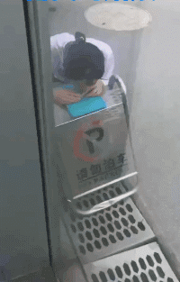 嫂子说晚上包饺子,非要让我留下吃饭,我该吃这包子吗