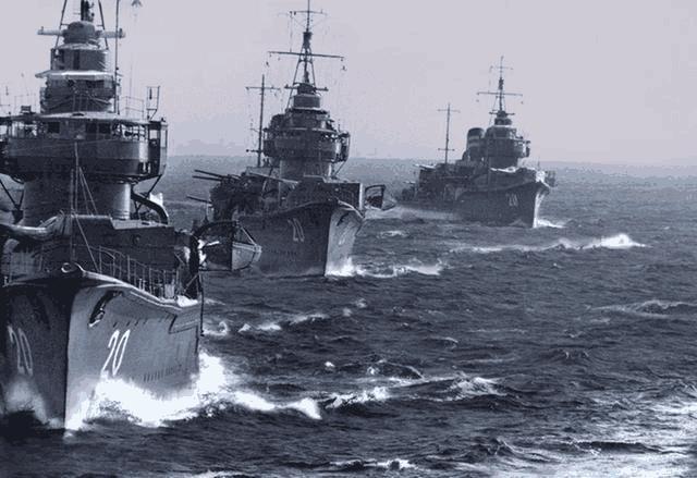 二战时期大型化的日本驱逐舰,火力堪比巡洋舰,九段渐减战略下的重装