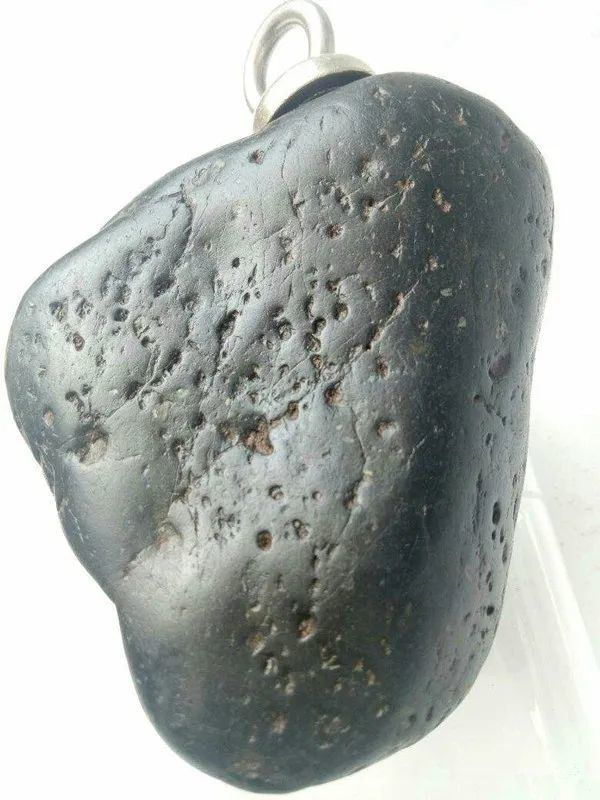 纹石单晶体,这些火星陨石具六面体解理,称为六面体火星陨石,显示牛曼