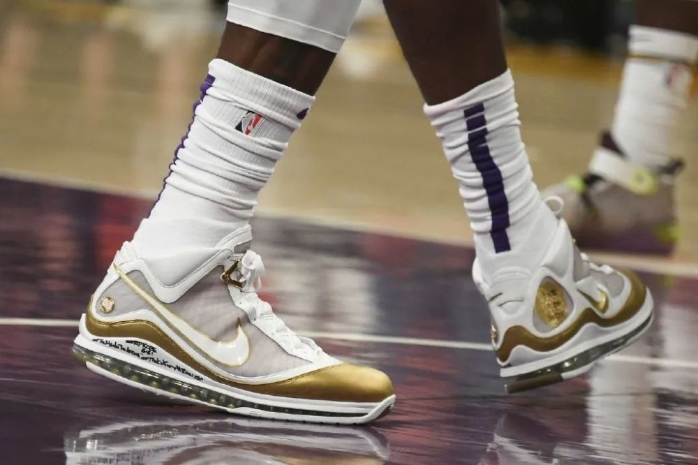 lbj17 low