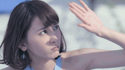 你穿一字肩是美,但我可比你白多了~