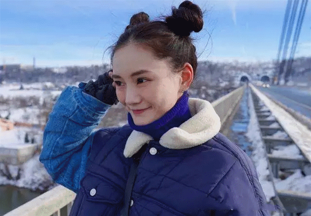 《红苹果乐园》的萧晴太丑?17年后换上浓妆大波浪,美!