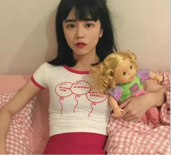 其实殊不知这是对胸部极大伤害的行为,因为这时候的胸部刚处于发育