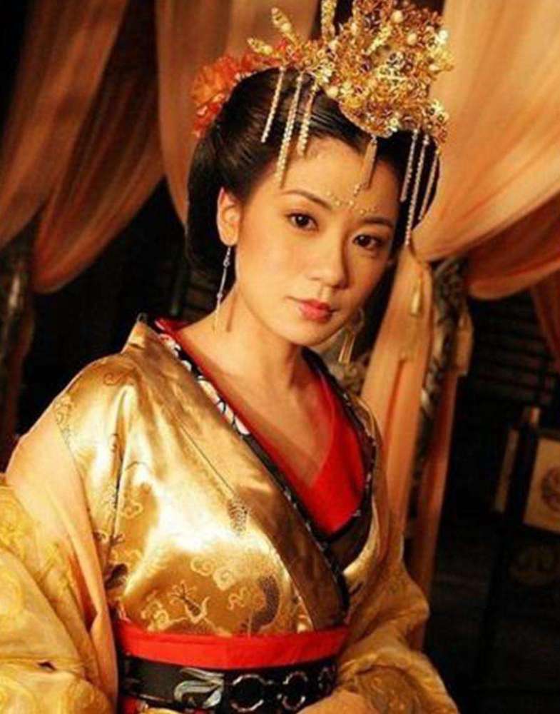 都在以前的古装剧里,现在的一字眉太出戏,蒋勤勤黄奕的颜值巅峰
