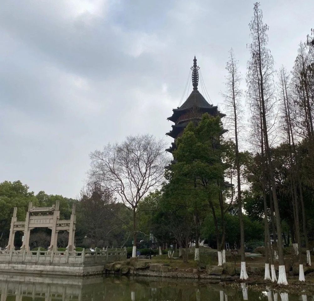 地址:湖州市驾云山风景区(埭溪镇联山村向阳水库旁边) 入园须知:自行