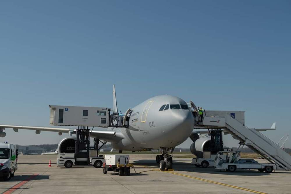 法国a330大型空中加油机变身"飞行医院"!紧急空运新冠