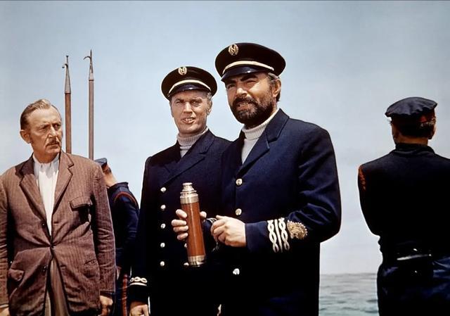 《海底两万里》:尼莫船长的三重矛盾,暗示了悲剧结局