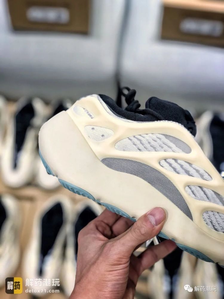 yeezy700V3穿裂了,yeezy700V3穿裂了 解药潮玩真假对比,教你辨别原鞋椰子yeezy 700v3异形azael