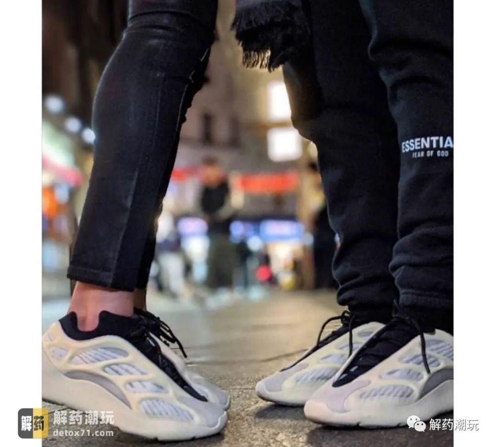 解药潮玩真假对比,教你辨别原鞋椰子yeezy 700v3异形azael